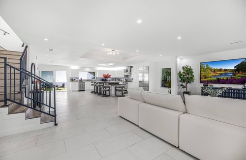 Tarzana House | Rancho Haven - Valley Hideaway Retreat with Private Yard