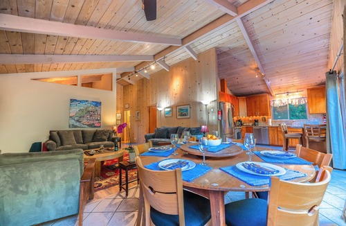 Northwood House | Redwood Cabin Near Guerneville~River Views, Golf & Playcation~Aunt G’s