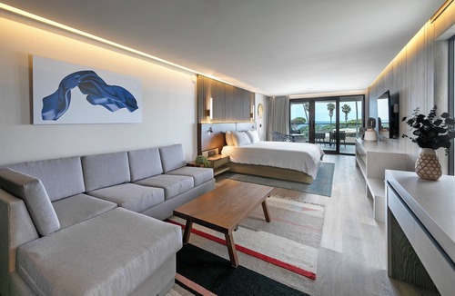 Village of La Jolla Hotel | Relax and Unwind! 2 Oceanview Units! Minutes Away to La Jolla Cove Beach!