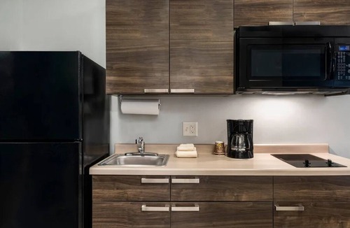 Redding Hotel | Relaxing 3-Room Home by I-5 with Easy Access to Turtle Bay