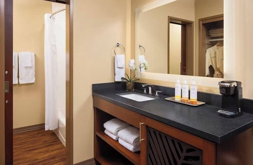 Crown Point Hotel | Relaxing Bayfront Double Suite | Catamaran Hotel & Spa | 2 units