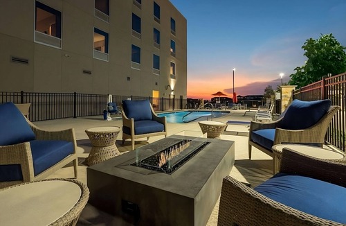 Pflugerville House | Relaxing Family Rooms | 3 Units | Free Parking