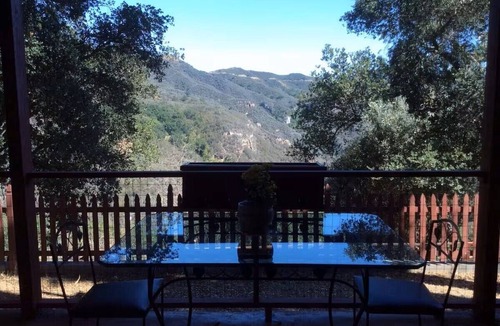 Fernwood Apartment | Relaxing Topanga Retreat with Stunning Canyon Views