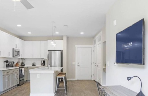 Paw Creek Apartment | Reluxme | Chic 1BR Near Mall & Airport