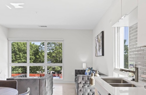 Optimist Park Condo | Reluxme | Modern 2BR Condo Near Uptown & Stadiums