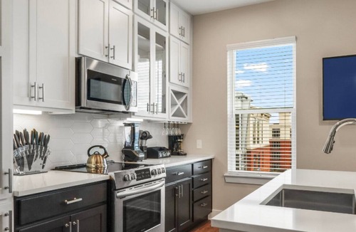 Fourth Ward Condo | Reluxme | Uptown 3BR w/King Beds & Spa Access