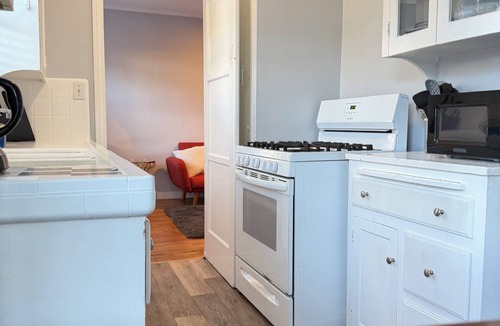 Little Italy Cottage | Remodeled 1BD 1920s Craftsman Pet Friendly