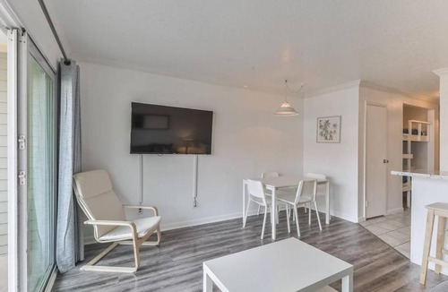 Galveston House | Remodeled Oceanside Retreat