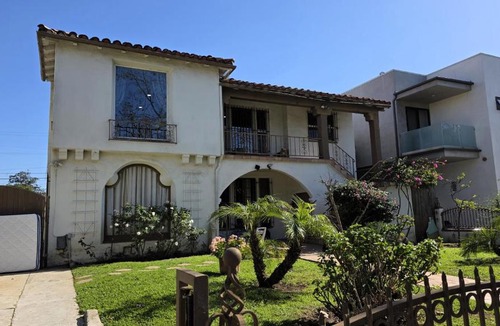 Pico - Robertson Apartment | Renovated Three Bedroom Near Cedars Sinai and Beverly Hills With Parking