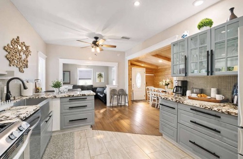 Stockton Hotel | Resort Perks: 8 beds, Sun Cott.age, deck & kitchen
