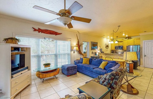 Bell House | 'River Bend' Waterfront Home w/Fire Pit & Dock