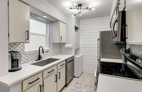 Sailhouse Condo | Rockport Dreamin! Steps to private 750' fishing pier and boat ramp!
