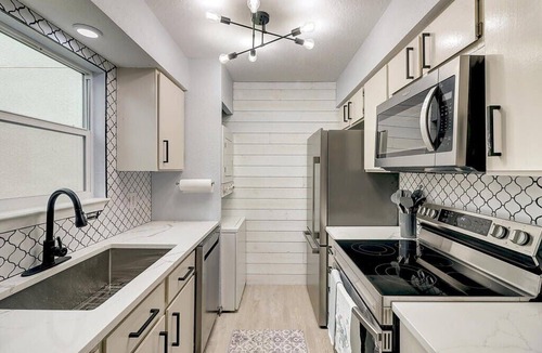 Sailhouse Condo | Rockport Dreamin! Steps to private 750' fishing pier and boat ramp!