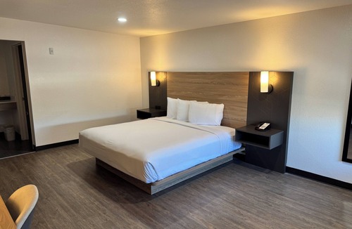 Thousand Palms Hotel | Rodeway Inn & Suites Rancho Mirage - Palm Desert Area