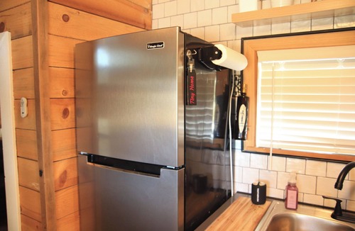 Tehama County House | Romantic Hidden Tiny Home, 1 mile from the Sacramento river