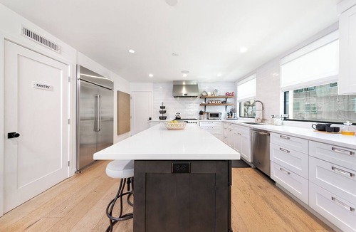 Silver Strand House | Rooftop Deck + Firepit + Wet Bar | Walk to Beach + Trail | Saltaire