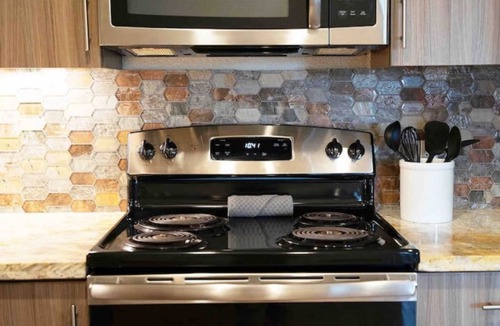 National City Apartment | Rooftop Pool & Hot Tub Family 3 Bdrm Apt