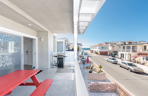 West Newport House | Roomy Interior w/Ocean View, Cool, Beachy Details, Walk to it All!