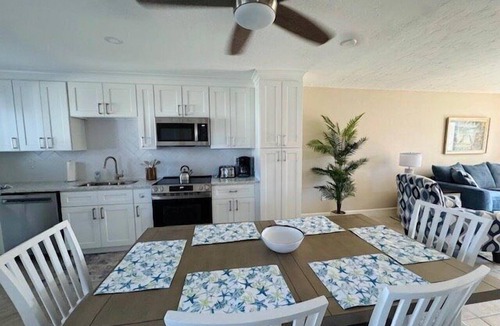 Bradenton Beach Condo | Runaway Bay 135 - Beach, Pool, gym and bay