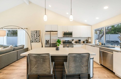 Bay Ho House | San Diego Retreat w/Hot Tub Near Beach & Downtown