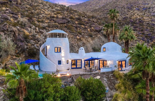 The Mesa House | Santorini House With Panoramic Palm Springs Views