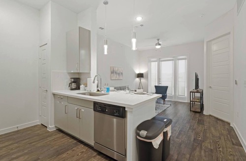 Richardson Apartment | Save Big! Modern Stay by Trails, Food & Shopping