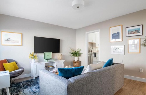 Village of La Jolla Apartment | Seashore V by AvantStay