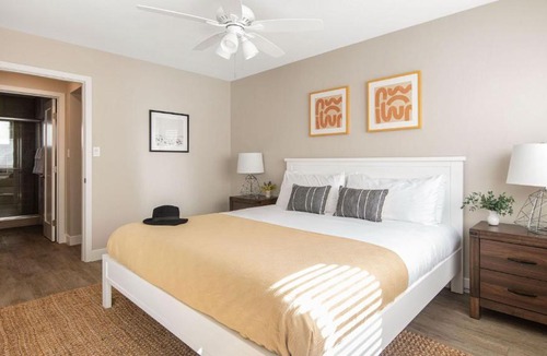 Village of La Jolla Apartment | Seashore V by AvantStay
