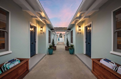 Beach Barber Tract House | Seaside 1BR Steps to Windansea Beach & Peek Views