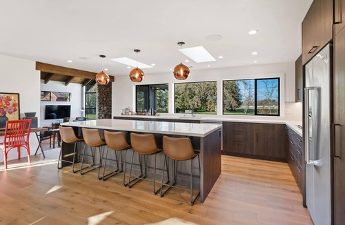 Santa Rosa House | Sebastopol Flower Farm Stay