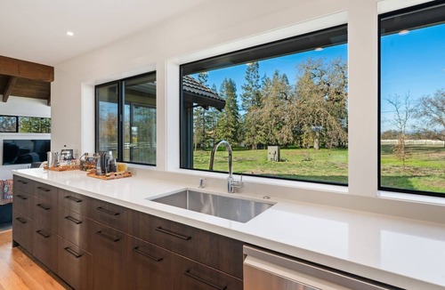 Santa Rosa House | Sebastopol Flower Farm Stay