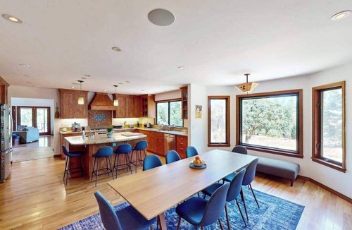 Freestone House | Sebastopol fun house with pool & spa, dogs welcome