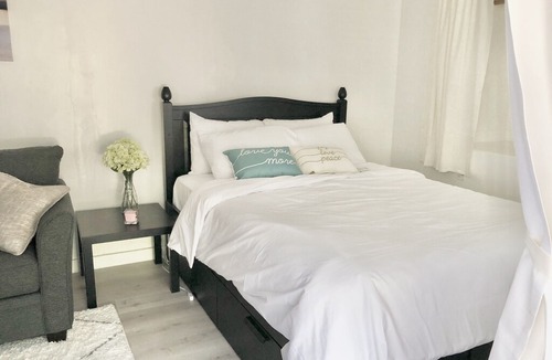 Middletown Cabin | Serenity Stay Mission Hills, Perfect SD Getaway