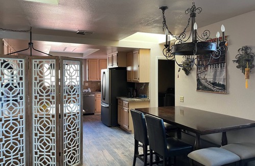 Loma Alta House | Shared Charming 1-bedroom with WiFi, AC in quaint Oceanside