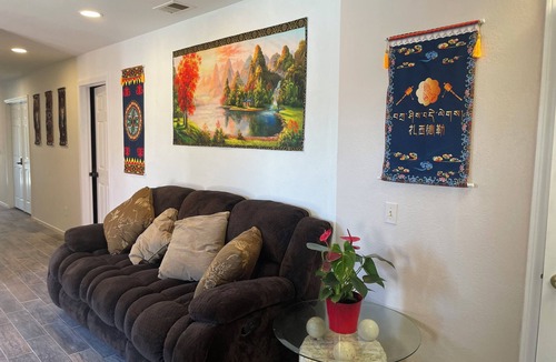 Loma Alta House | Shared Charming 1-bedroom with WiFi, AC in quaint Oceanside