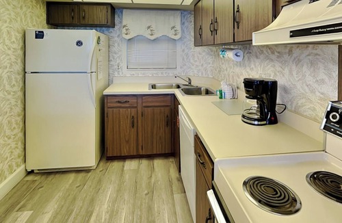 Daytona Beach Shores Condo | Shores Club 806 | Pet Friendly, Oceanfront Condo!