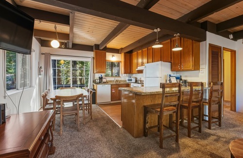 Country Club Estates House | Skyline Divine | BBQ | Near Hiking | Pet Friendly