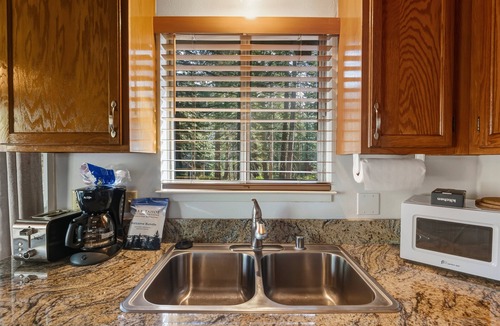 Country Club Estates House | Skyline Divine | BBQ | Near Hiking | Pet Friendly