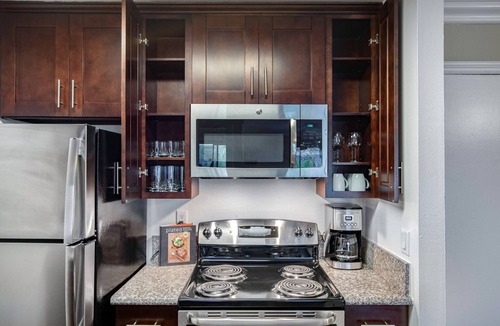 Palms Apartment | Sleek Westside 1BR w/Pool, Gym, Bball & Tennis Courts, by Blueground