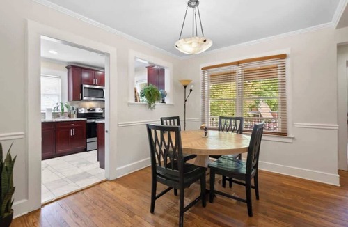 Commonwealth Park House | Sleeps 10 - Plaza Midwood - Walk to Restaurants