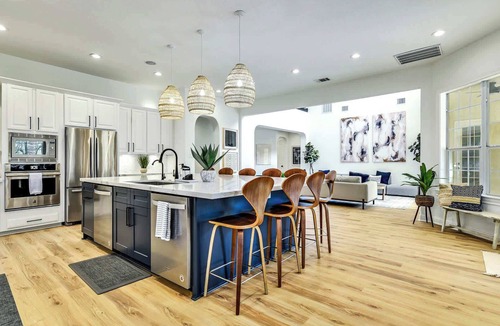 Hudson Bend House | Sleeps 19 | Pool, Game Room | Luxe Fall Retreat