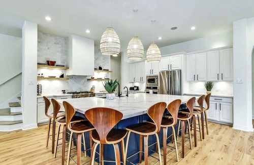 Hudson Bend House | Sleeps 19 | Pool, Game Room | Luxe Fall Retreat