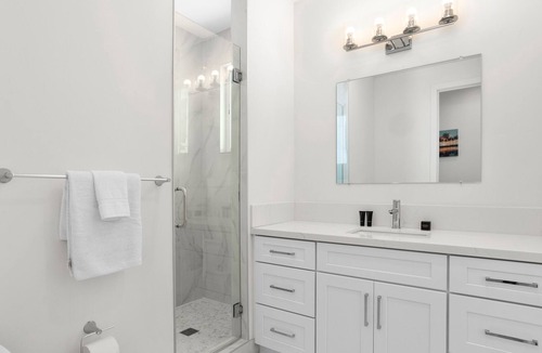 Solana Beach House | Solana Sunshine - New Construction Close to Beach and Shopping with Yard