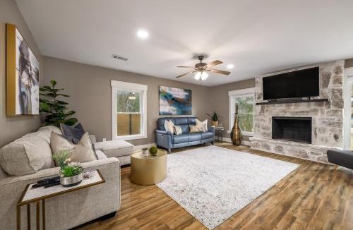 West Oak Hill House | South Austin Large Group Retreat with Swim Spa
