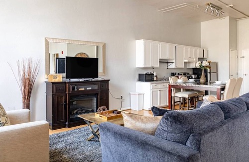 Gaslamp Quarter Hotel | Spacious 1 BR 700 sq ft loft suite with free parking, steps to the Convention Center and Gaslamp dining. Ideal for business or group travel.