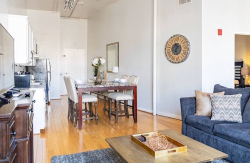 Gaslamp Quarter Hotel | Spacious 1 BR 700 sq ft loft suite with free parking, steps to the Convention Center and Gaslamp dining. Ideal for business or group travel.