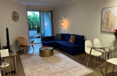 Mid-Wilshire Apartment | Spacious 1bdrm apartment 10 mins to Cedars-Sinai by car FREE Parking, King bed