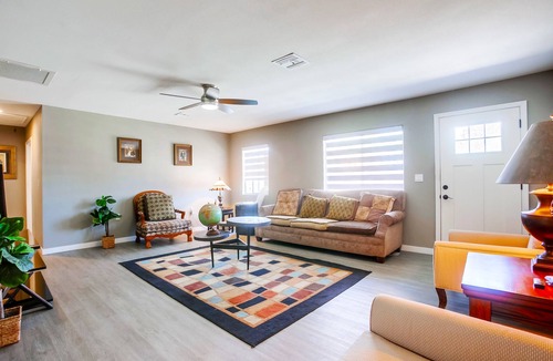 Bay Ho House | Spacious 3-Bedroom Home w Garage, Back Yard & Baby Crib. Available Now!