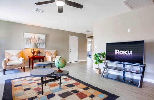Bay Ho House | Spacious 3-Bedroom Home w Garage, Back Yard & Baby Crib. Available Now!