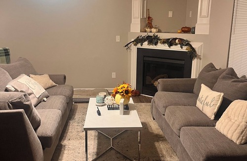 Charlotte House | Spacious 4-bedroom house in Charlotte close to all city attractions.